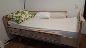 Neuwertiges Pflegebett zu verkaufen!