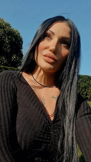 Hallo ich bin Adriana Bild 2