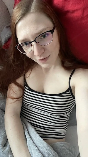 Hallo, ich bin ein hübsches asiatisches Mädchen und würde dich gerne verwöhnen!