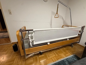 Pflegebett von der Marke Embru