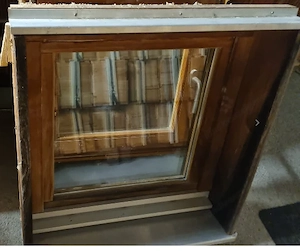 Fenster mit Rahmen und Fensterbank 86 x 86 cm (Außenmaß Rahmen) Bild 2