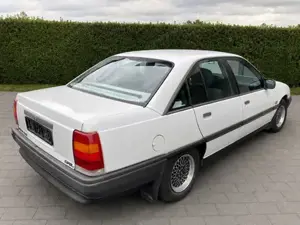 Opel Omega Bild 3