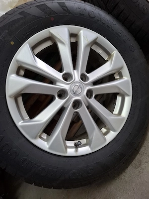 Original Nissan Felgen mit Winterreifen (Fast Neu) Bild 2
