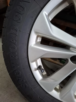 Original Nissan Felgen mit Winterreifen (Fast Neu) Bild 3