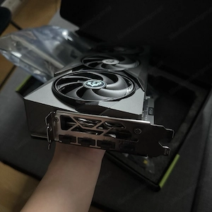 MSI RTX 5070Ti Gaming Trio oc wie nur  Grafikkarte 1x montiert  Bild 5
