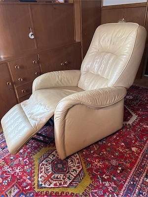 Elektrisch verstellbarer Relaxsessel Bild 3