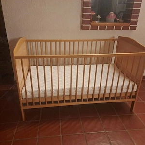 Gitterbett mit neuer Matratze Bild 2