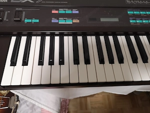 Yamaha DX7 Synthesizer Bild 2