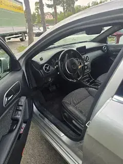 Mercedes Benz A200 CDI Automatik klima Xenon Tempomat 8 Fach winter und Sommerreifen Auf Alufelgen 