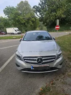 Mercedes Benz A200 CDI Automatik klima Xenon Tempomat 8 Fach winter und Sommerreifen Auf Alufelgen  Bild 9