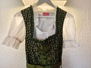 Dirndl inkl. 2 Blusen Bild 3