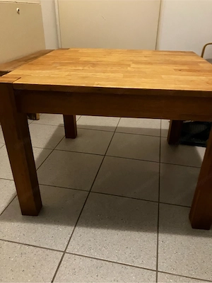 kleiner Holztisch