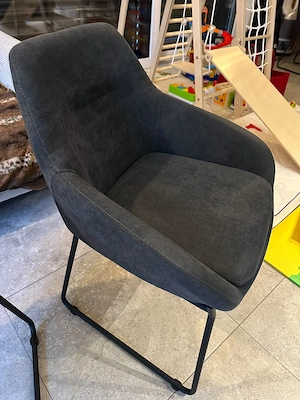 8 Stühle zu verkaufen  nur zwei benutzt Bild 3