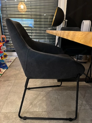 8 Stühle zu verkaufen  nur zwei benutzt Bild 4