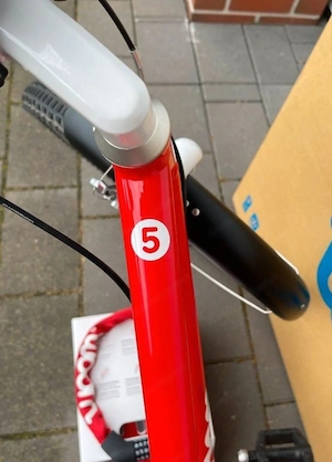 WOOM Original 5 24-Zoll Kinderfahrrad mit Schloss und Helm