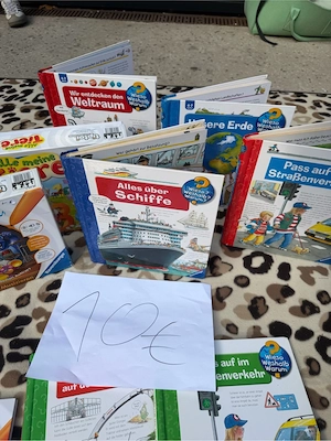 Bücher und Spiele  Bild 3
