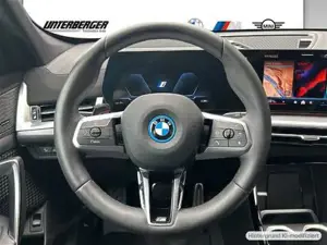 BMW iX1 xDrive30 M-Sport // Head-Up Display // Driving Assistant Plus Bild 9