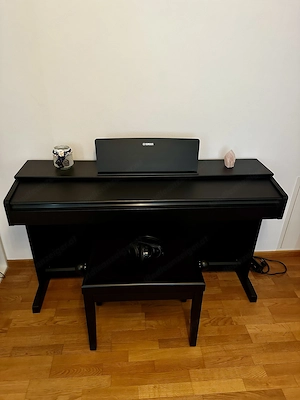 Yamaha Arius YDP-143B Digitalpiano   sehr gepflegt + Klavierbank + Kopfhörer  Bild 3