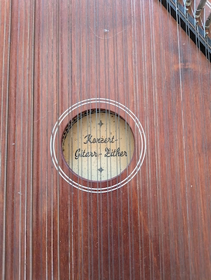 Konzert-Gitarre-Zither zu verschenken   guter Zustand Bild 3
