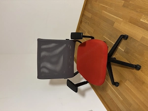 4 Stühle mit Rollen gegen Spende abzugeben Bild 2