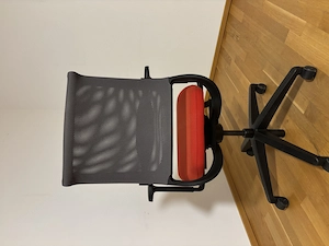 4 Stühle mit Rollen gegen Spende abzugeben Bild 3