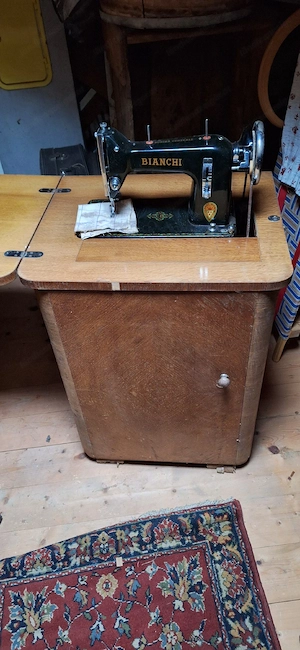 Alte Nähmaschine Bianchi
