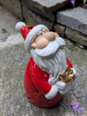 Niedlicher Weihnachtsmann aus Keramik   Teelichthalter   Windlicht Bild 2