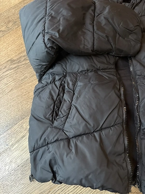 Kurze Winterjacke in schwarz ZARA - GR. 140cm Bild 2