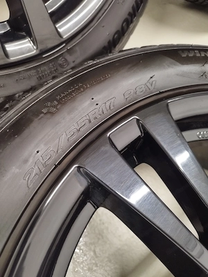 5x114,3 Hyundai 17" Alufelgen mit Winterreifen  Bild 3
