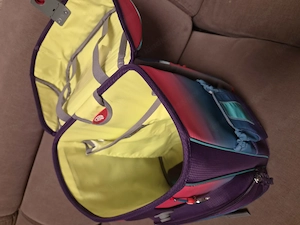 Schultasche zu verschenken Bild 3