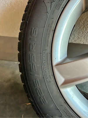 Original 16 Zoll Audi Felgen mit Winterreifen Bild 2