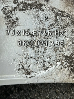 Original 16 Zoll Audi Felgen mit Winterreifen Bild 5
