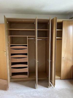 Kleiderschrank Bild 2