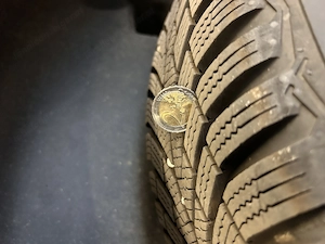 Winterreifen auf Alufelgen FIAT 500, 185 55 R 15 Bild 5