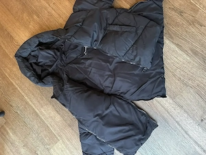 Kurze Winterjacke in schwarz ZARA - GR. 140cm Bild 3