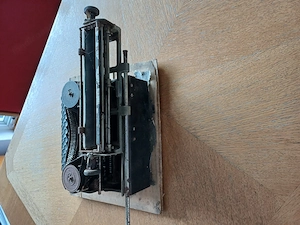 Alte Schreibmaschine zum aufstellen  Bild 3