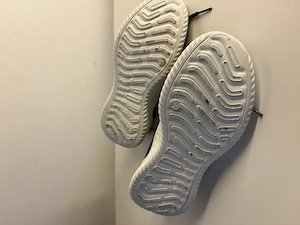 Sportschuhe mit Stoffbezug in schwarz mit weiße Sohle Bild 5