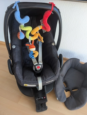 Maxi-Cosi Pebble Plus inkl. Isofix-Station & Zubehör   Unfallfrei Bild 2