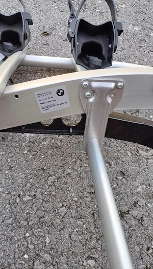 Fahrradträger für die Anhängerkupplung. Bild 4