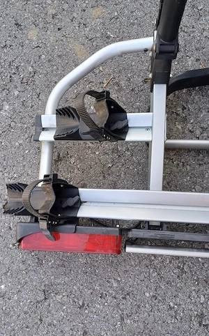 Fahrradträger für die Anhängerkupplung. Bild 3