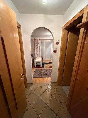 Gepflegte 2,5-Zimmer-Wohnung mit großem Balkon und Bergblick zu vermieten Bild 2