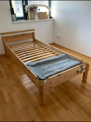 Einzel-Bett aus HOLZ ( massiv ), komplett, mit neuwertiger Matratze ( Sommer Winter-Seite ) Bild 4