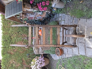 Antiker Holzschubkarren Bild 2