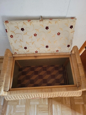 Rattantruhe mit Sitzfläche Bild 2