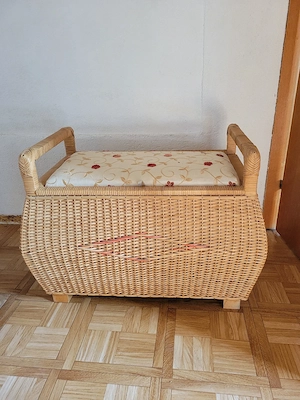 Rattantruhe mit Sitzfläche