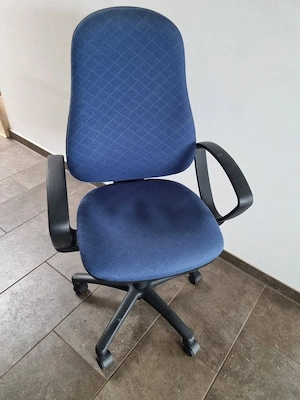 Bürostuhl blau (kaum genutzt)