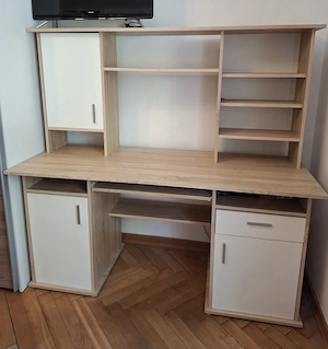 Schreibtisch mit viel Ablagemöglichkeit Bild 3