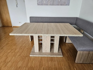 Ausziehbarer Esstisch