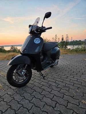 Vespa GTS Supersport 125cmm in Schwarz Matt, Top Gepflegt!!! Bild 4