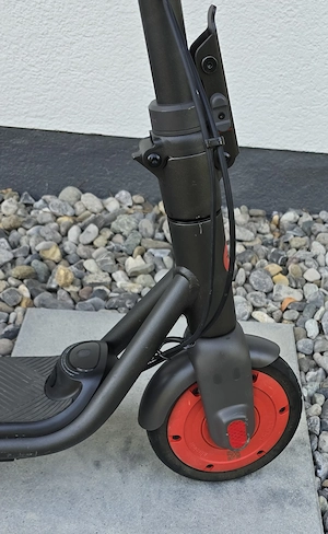 Segway-Ninebot eKickScooter Zing C20   Schwarz, 2025
